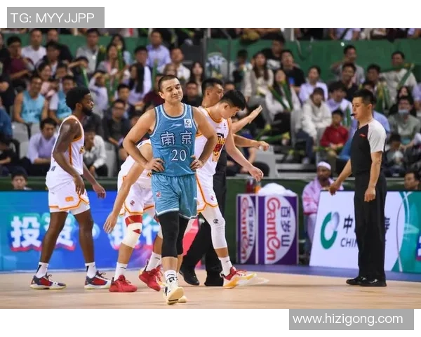 深圳篮球队在篮球团队协作排行榜中荣获第四名展现出色团队精神与默契配合 深圳篮球队在篮球团队协作排行榜中荣获第四名展现出色团队精神与默契配合