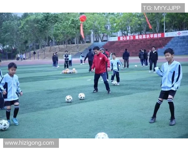 中心小学足球队精彩瞬间展示团结拼搏的青春风采与团队精神